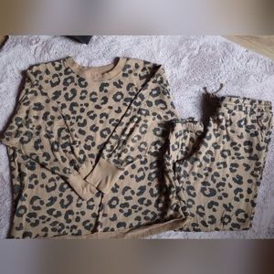 Leopard print jogger outfit